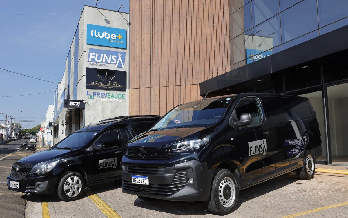 Frota de veículos fúnebres novos e executivos FUNSA